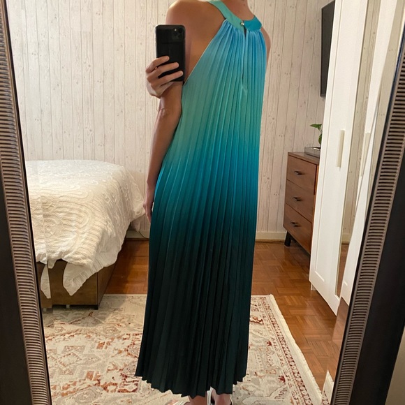 Multicolored pleated dress - Picture 4 of 10